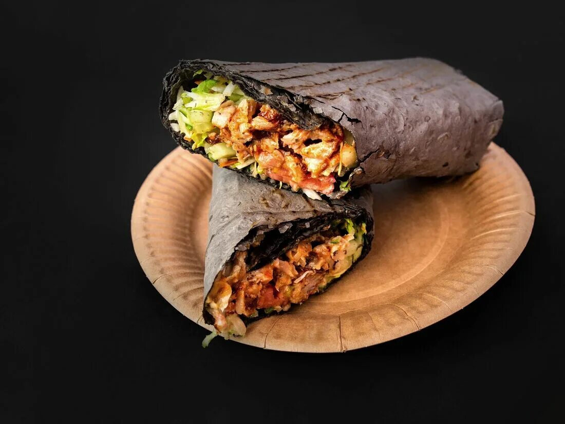 Black shawarma. Шаурма в лаваше на черном фоне. Шаурма в черном лаваше. Шаурма баннер. Шаурма фото.
