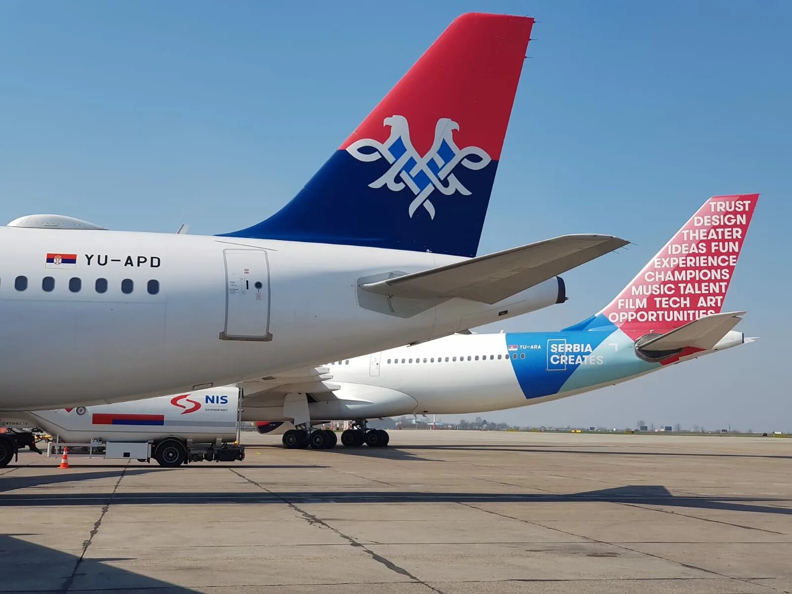 Аэропорт шереметьево air serbia. Aur serbia пилот. Airbus a320 air serbia. Air serbia. Air serbia a330 tesla.