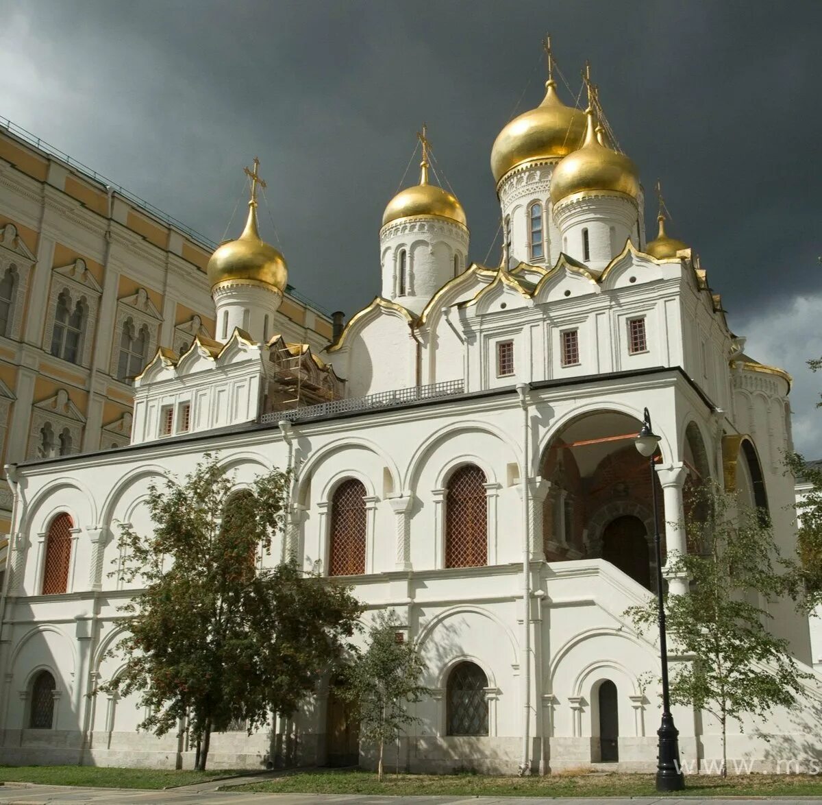 Собор благовещения богородицы московского кремля. Благовещенский собор 1484-1489 гг. Благовещенский собор на соборной площади кремля. Благовещенский московского кремля. Благовещенский собор кремля 1405.