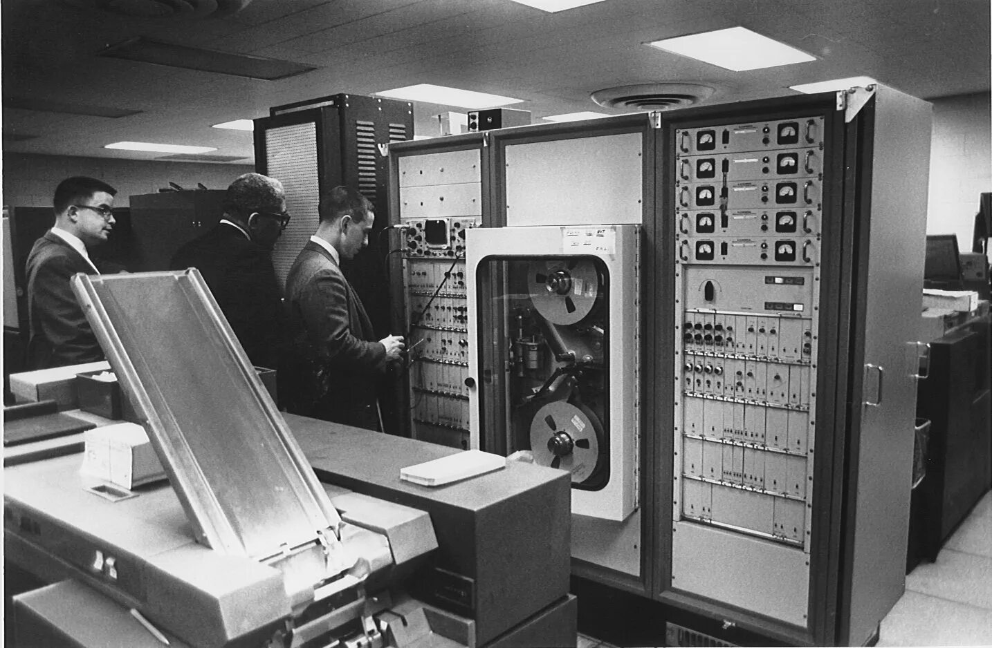 В каком году создали эвм. Ibm 70х. daisy bell ibm 7094. эвм эльбрус 2. эльбрус 1 эвм.
