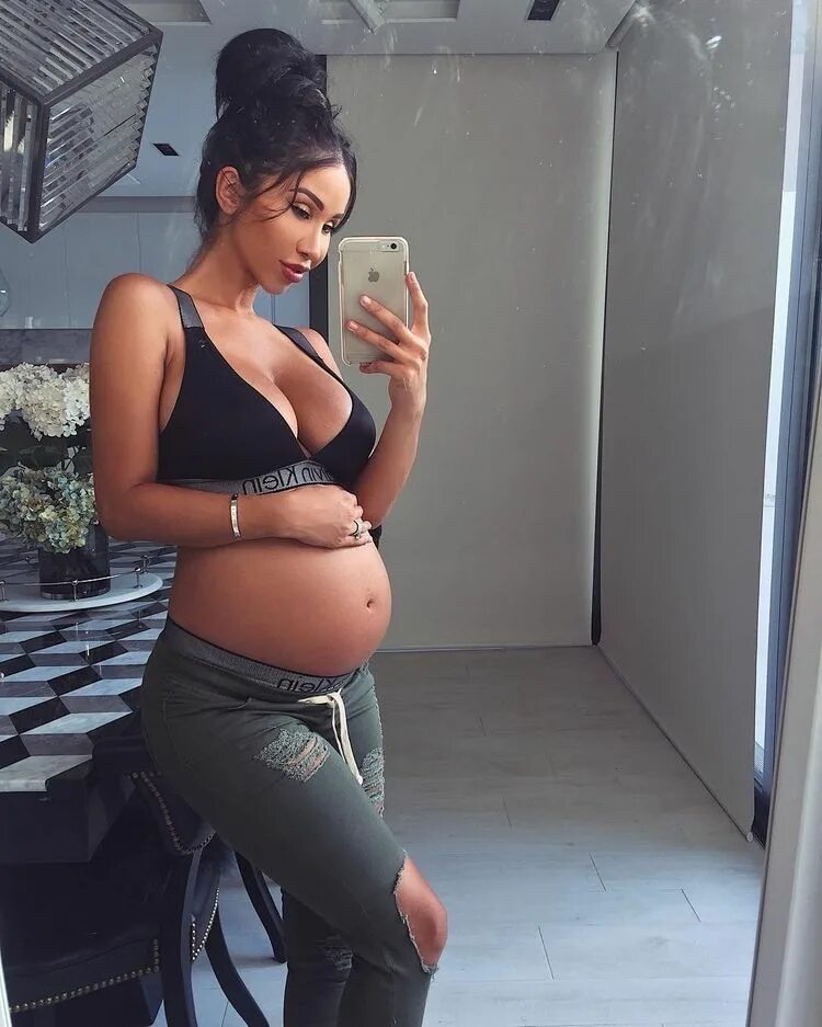 Беременная ким кардашиаен. Ким кардяшан бнременая. Беременный живот. Пышные беременные женщины. Прегнант белли беременная.