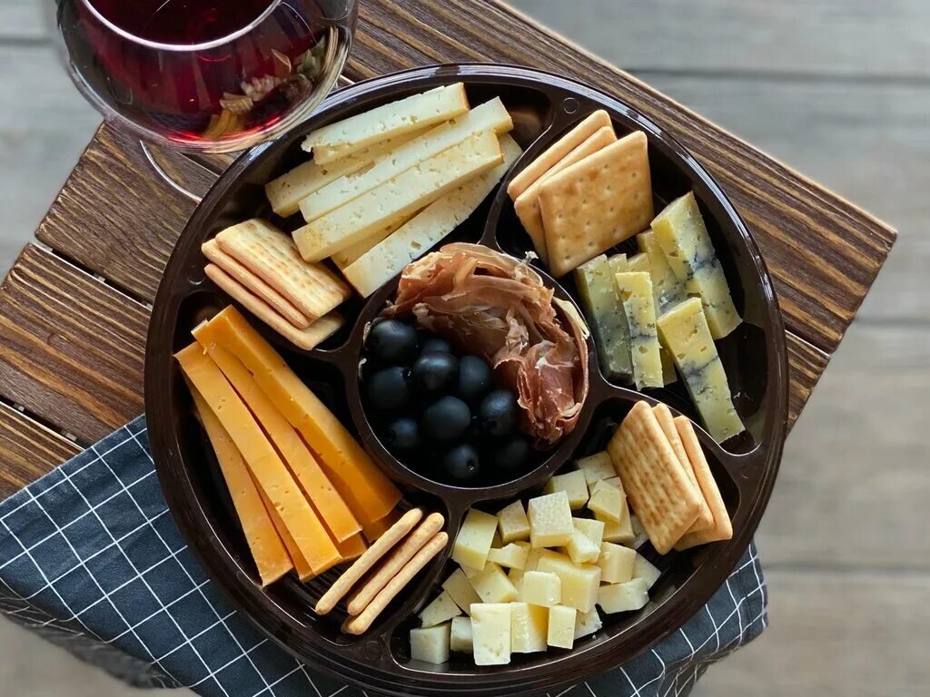 Экскурсия по производству или на производстве. Сырная тарелка в подарок. Экскурсия по производству сыроварни в тюмени. Сыроварня сырник тюмень. Сыроварня тюмень.