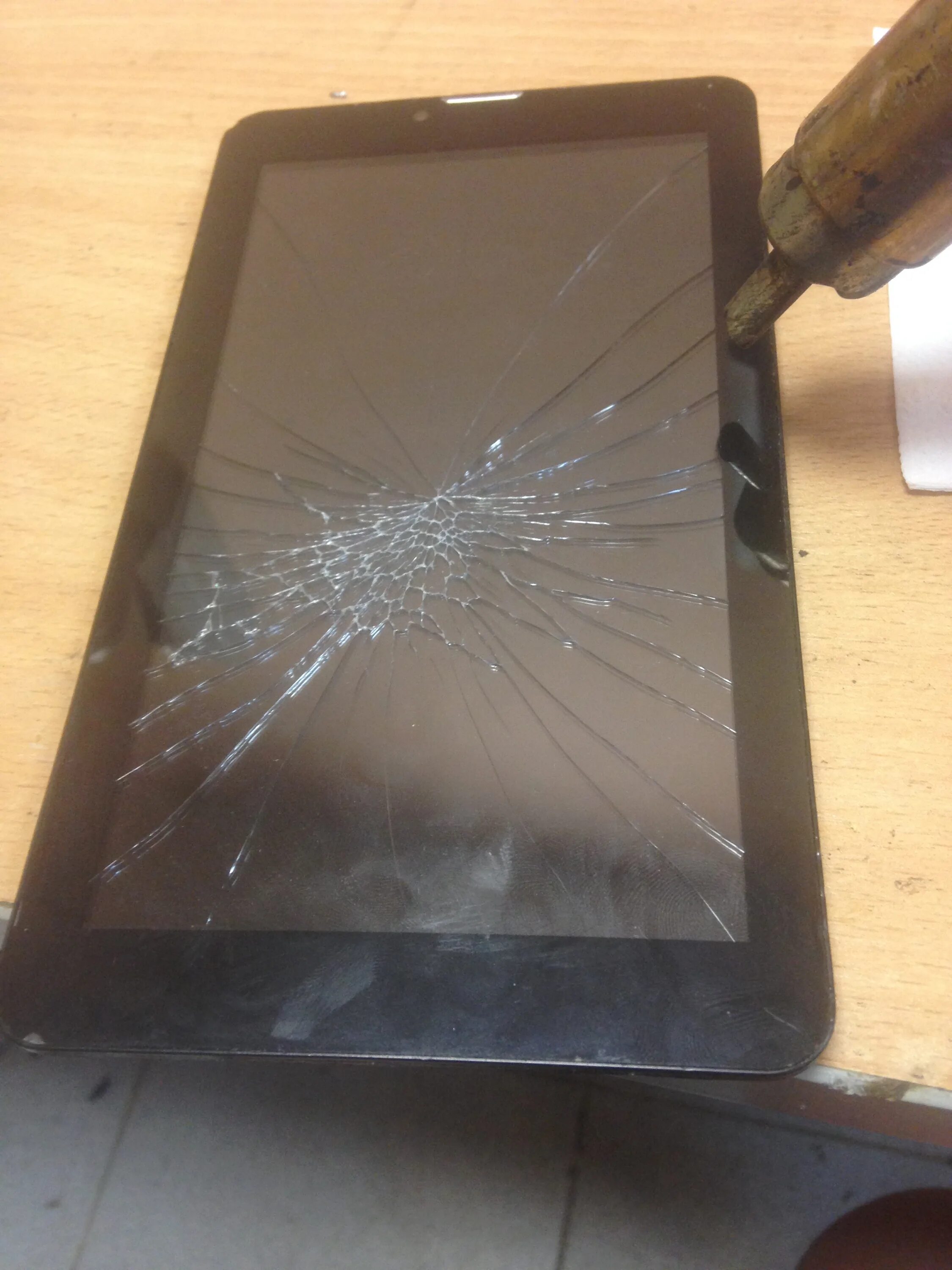 Стоимость ремонта экрана телефона. Lenovo 8703x разбитый. Планшет Дигма разбит экран. Планшет ASUS k010 починка экрана. Планшет Хуавей разбит экран.