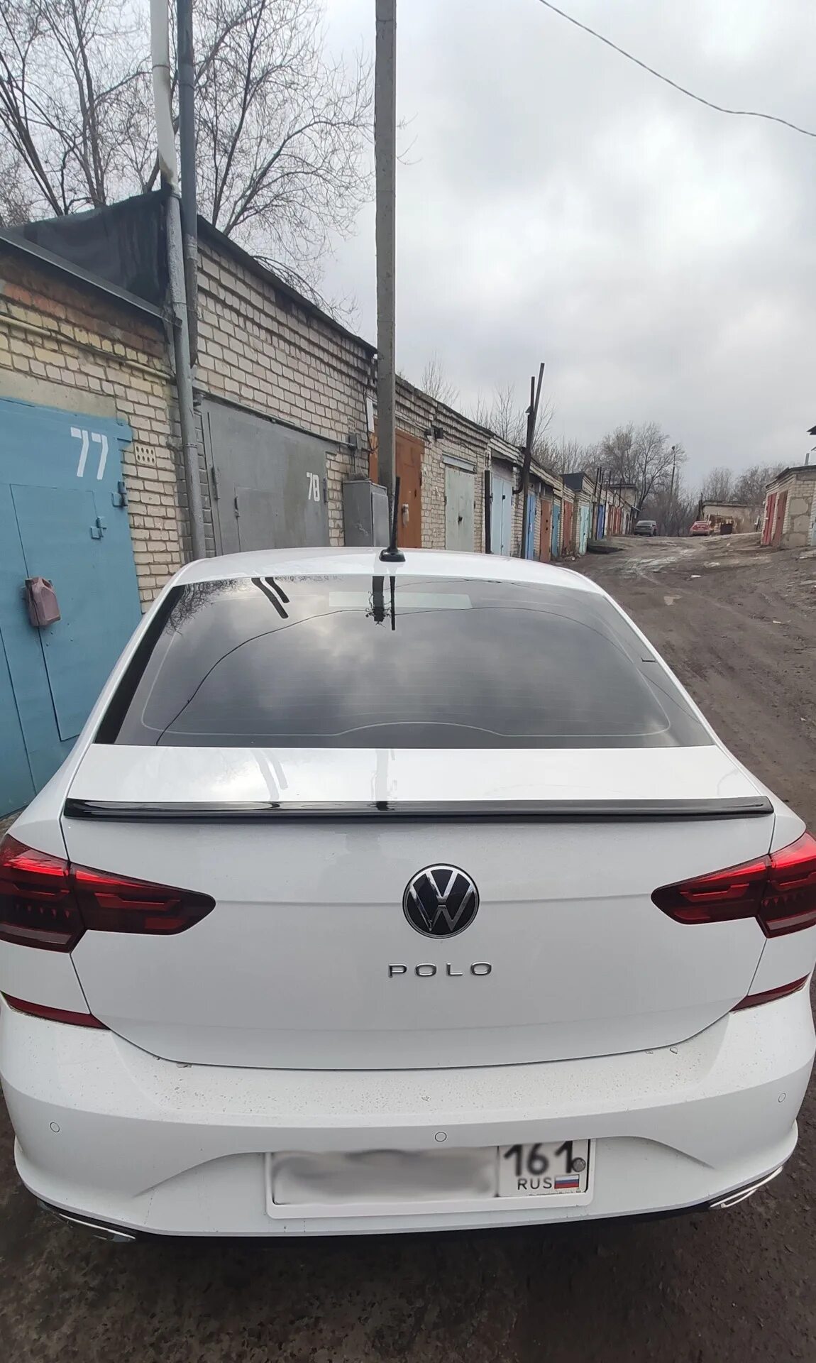 Спойлер на фольксваген поло 2020 лифтбек. Спойлер поло лифтбек. Лип спойлер polo liftback. Лип спойлер поло седан. Polo vi лифтбек антихром.