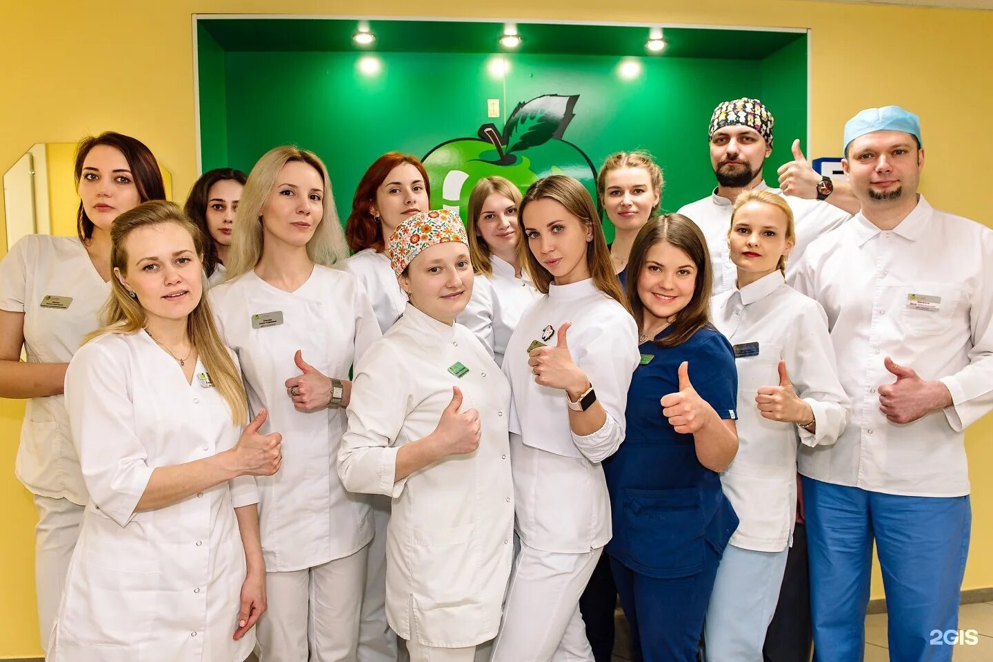 семейный врач. сотрудники семейного доктора. сотрудники семейного доктора. семья медицинский туризм. семья и доктор.