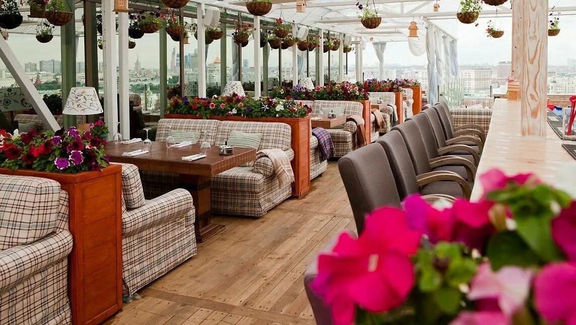 Веранда работает. Веранда работает. Кафе ноев ковчег веранда москва. Ивантеевка летние веранды. Валенок ресторан веранда.