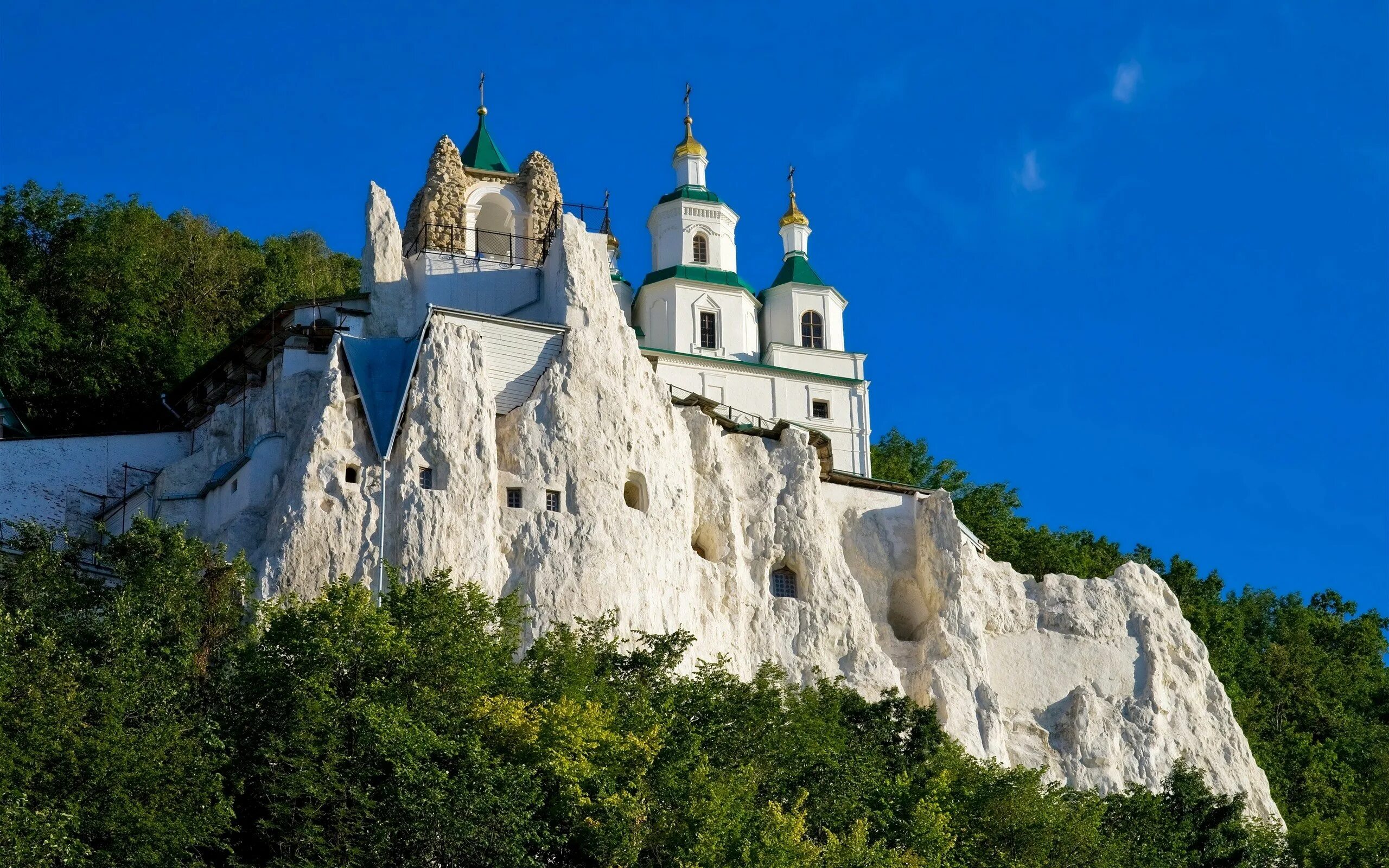Православный храм в горе