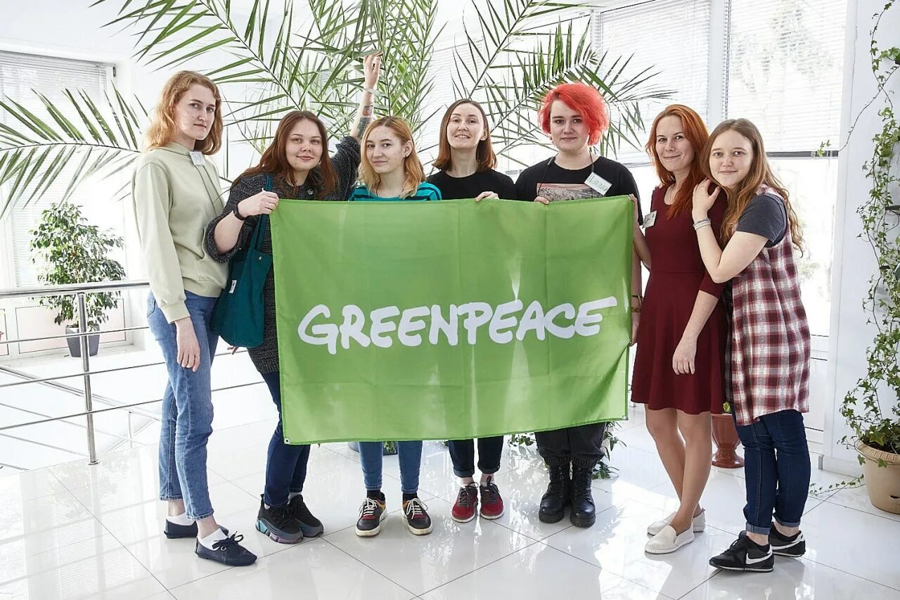 Jim has a regular job with greenpeace. Save the whales greenpeace. Гринпис. Организация гринпис. Активисты гринпис.