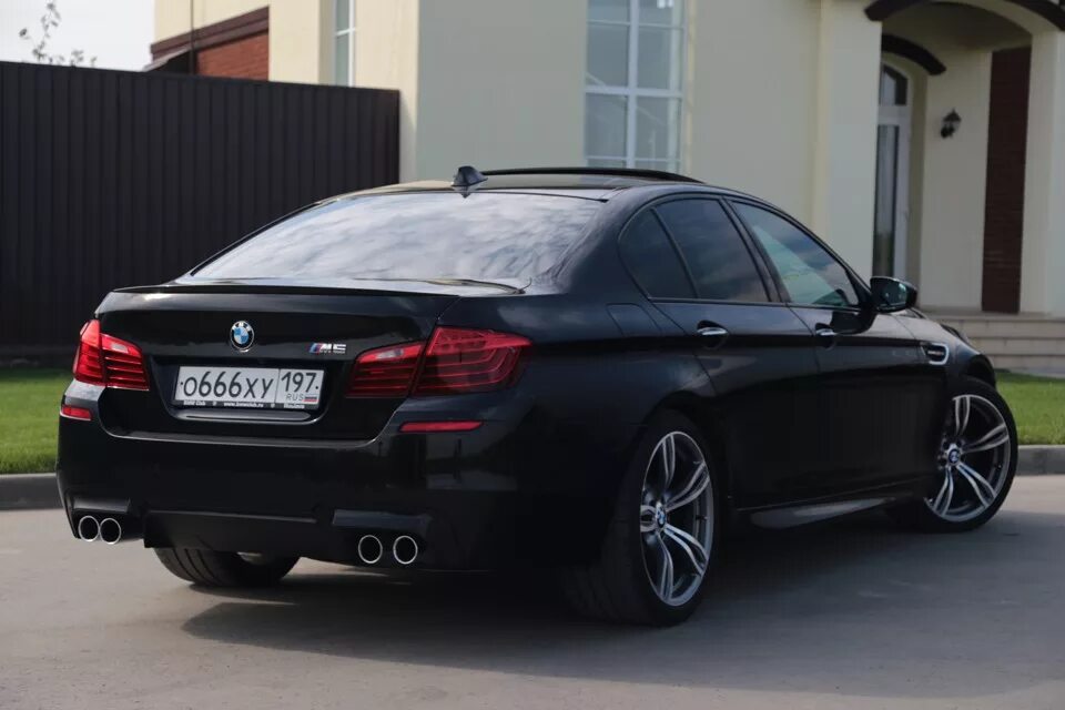 Черный б м в. BMW m5 f10 черная. БМВ м5 ф10. БМВ м5 f10. BMW m5 f10 2016 Black.