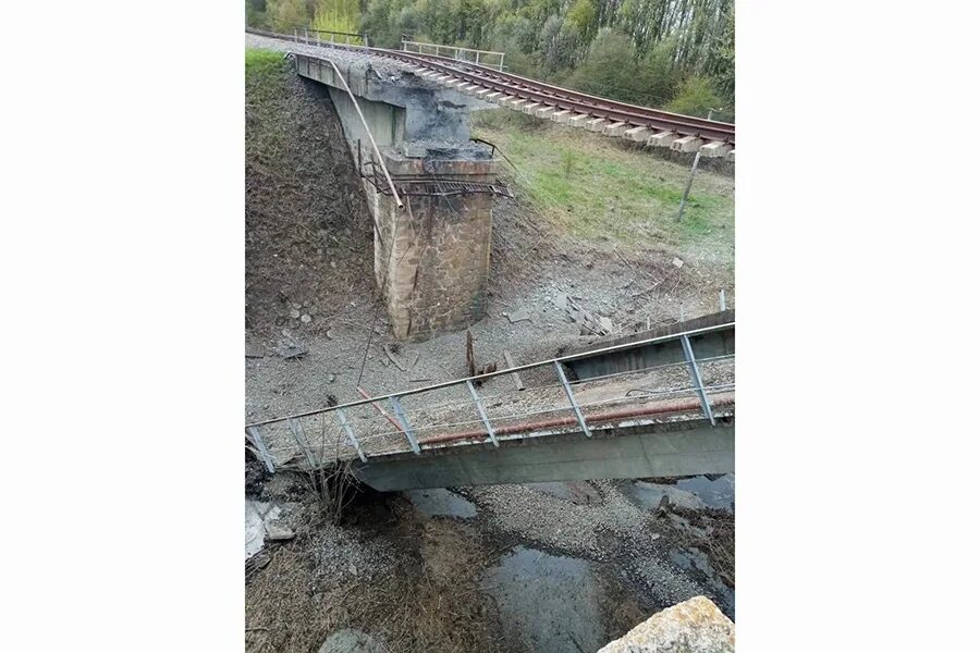 Курская область подорвали мост. В Курской области обрушился Железнодорожный мост. ЖД мост Курск. Подрыв моста в Курской области.