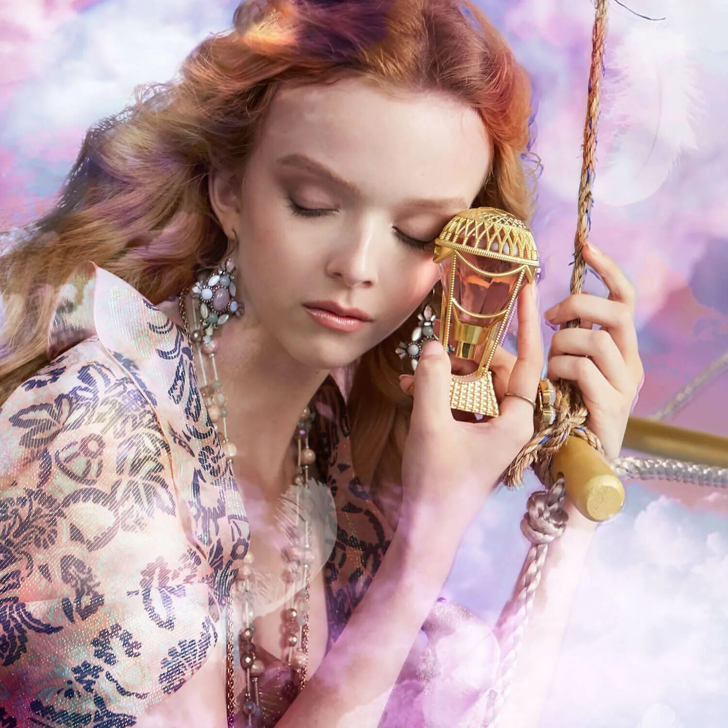 Anna sui sky. Anna sui духи Sky. Anna sui soblazn духи.