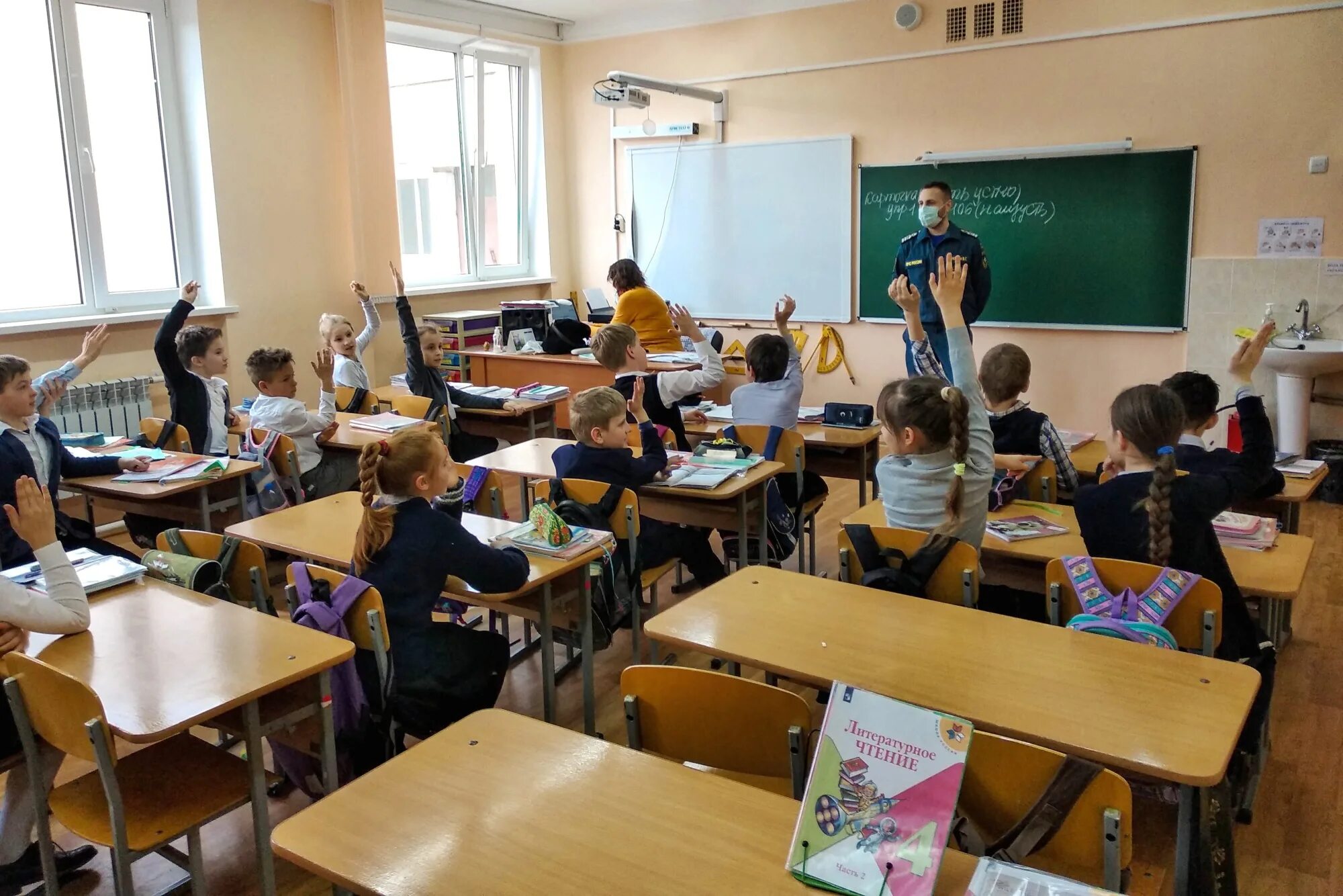 Четвёртая школа в Севастополе. Школа 22 Севастополь. Запись урока в Севастопольской школе.