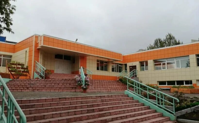 Сайт школ петропавловска камчатского. Школа 34 петропавловск-камчатский. школа номер 34 петропавловск камчатский. школа 32 петропавловск-камчатский. 33 школа петропавловск-камчатский.