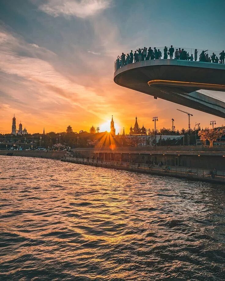 Где красиво. Парк Зарядье парящий мост. Парк Зарядье ВДНХ. Зарядке парк Москва. Парк Зарядье Москва вечером.