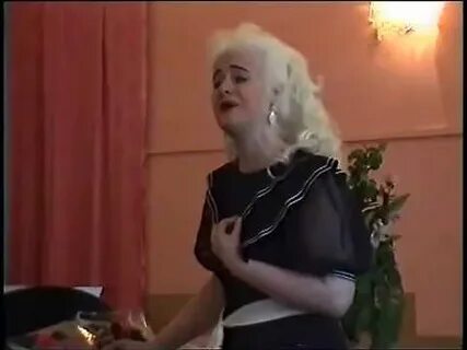 Поет дубрава