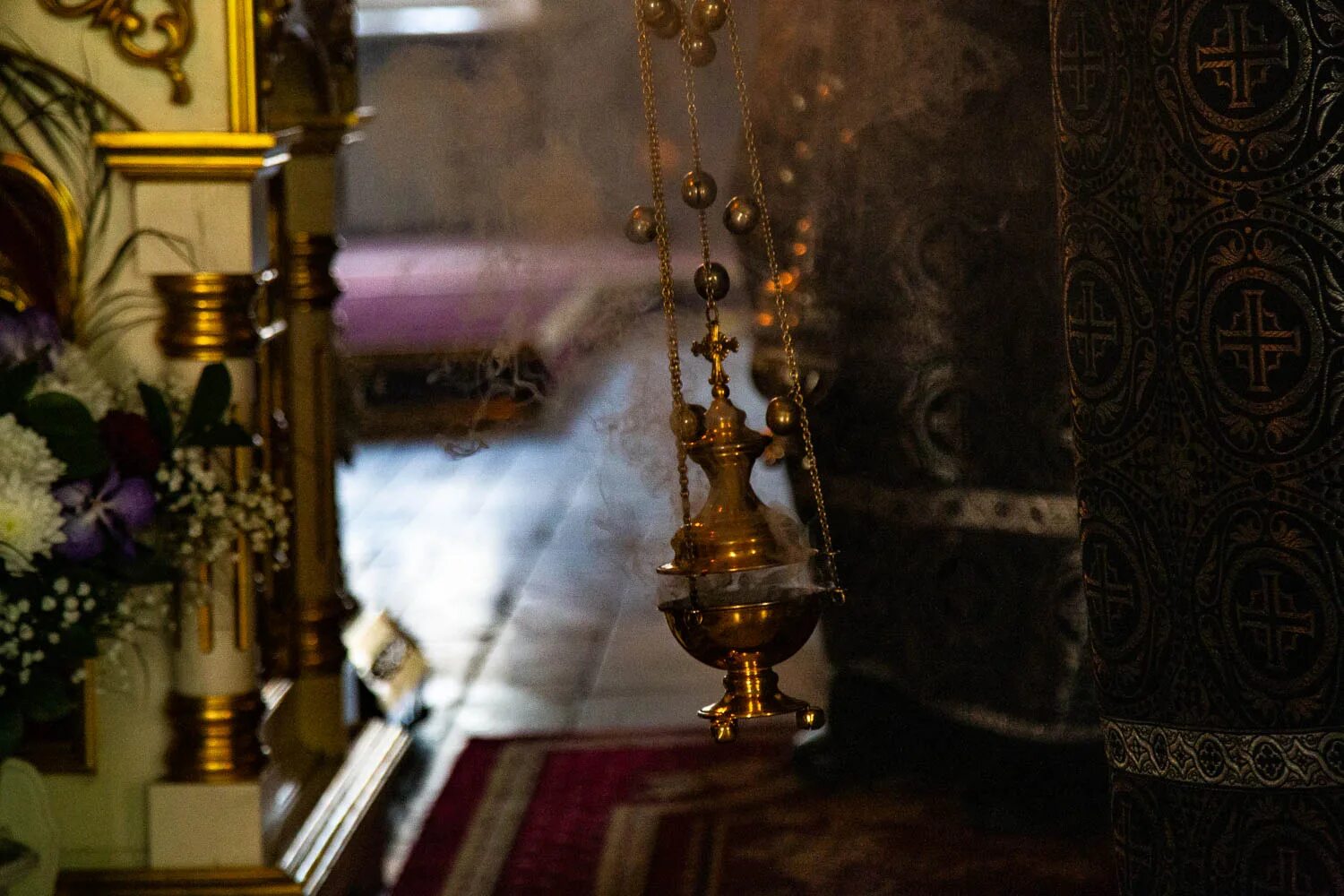 что происходит в алтаре. алтарь христианского храма. православная комната. что происходит в алтаре. что происходит в алтаре.