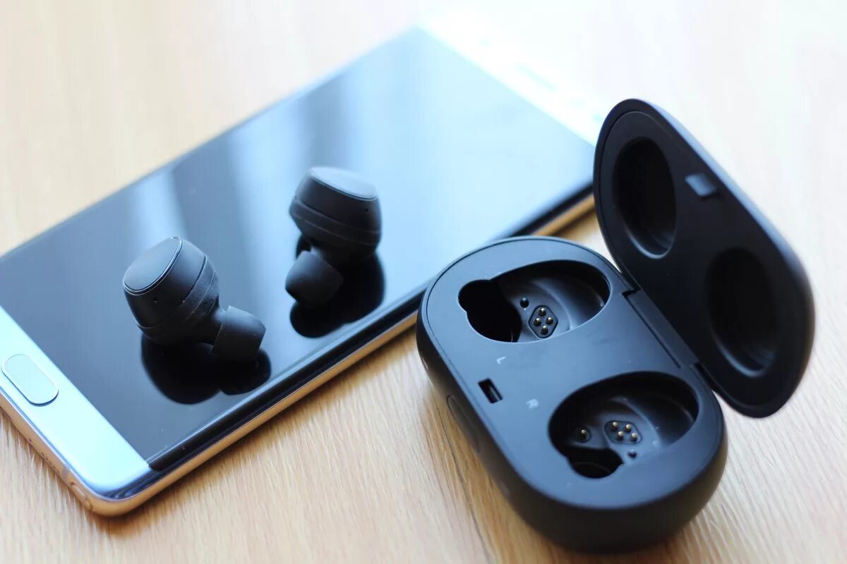 Samsung sm-r150 gear iconx. Samsung iconx 2016. Samsung gear icon. Наушники samsung gear iconx. Наушники самсунг gear iconx 2016.