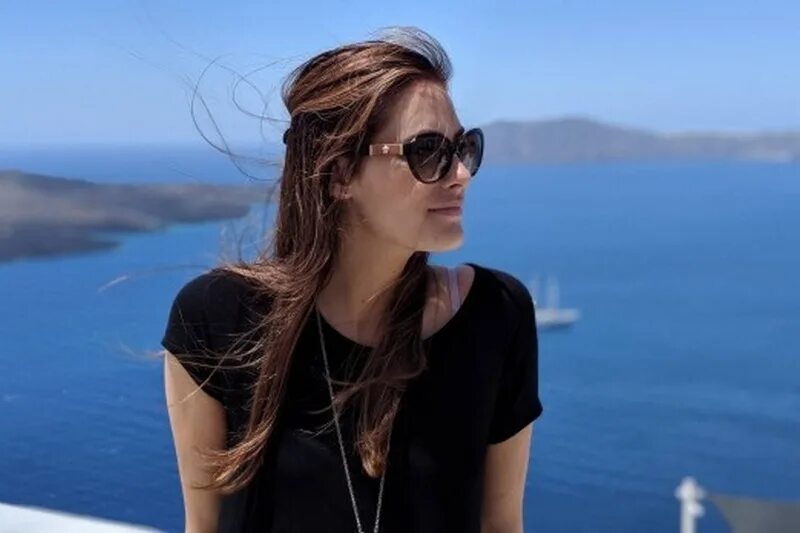 девушки решаются. фото женщины 35 на море. решила начать новую жизнь. девушка а поле минимализм. девушки веселятся.