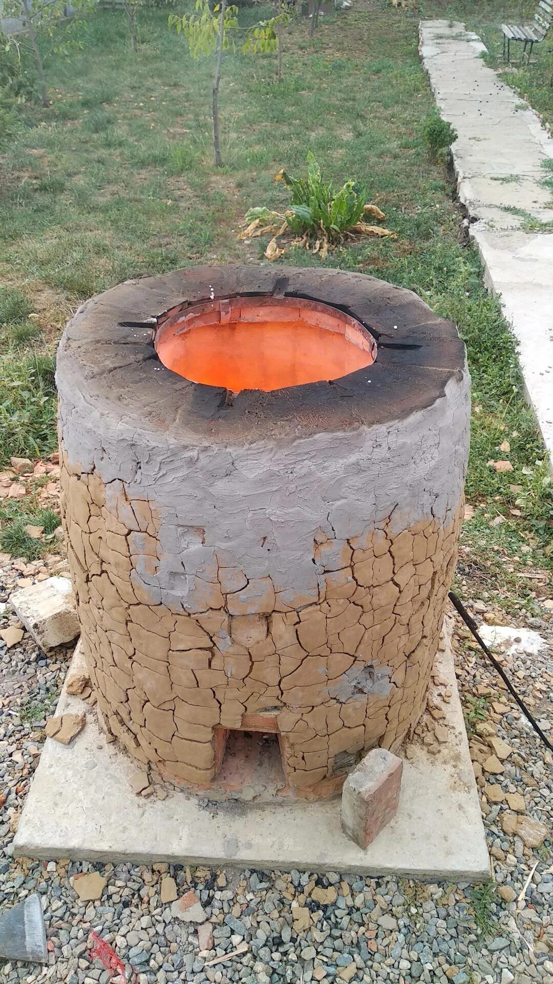 Тандыр для дачи из кирпича. Печка из кирпича для дачи. Дачный тандыр из кирпича. Тандыр из шб 44. Тандыр из шамотной глины.