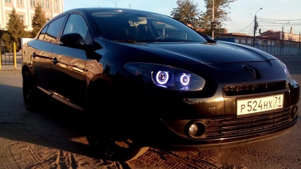 Renault Fluence Tuning. Ангельские глазки Рено Флюенс. Ангельские глазки Рено Меган 3. Обвес на Рено Флюенс 2011. Тюнинг рено флюенс