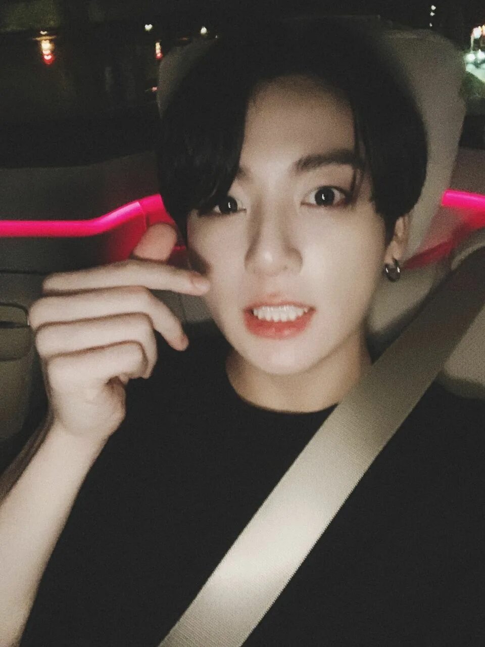 Jungkook 2022 горячий. Чон чонгук селфи 2019. Бтс чонгук 2017. Bts чонгук улыбка. Чон чонгук селфи 2020.