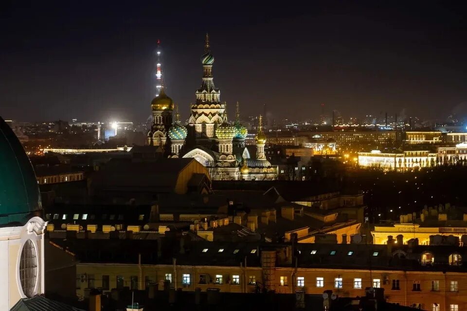 Сугробы в петербурге дворцовая. Питер ноябрь 2021 фото. Казанский собор осенью. Фотогалерея троллейбусов санкт петербурга 1995. Вяз зимой в питере.