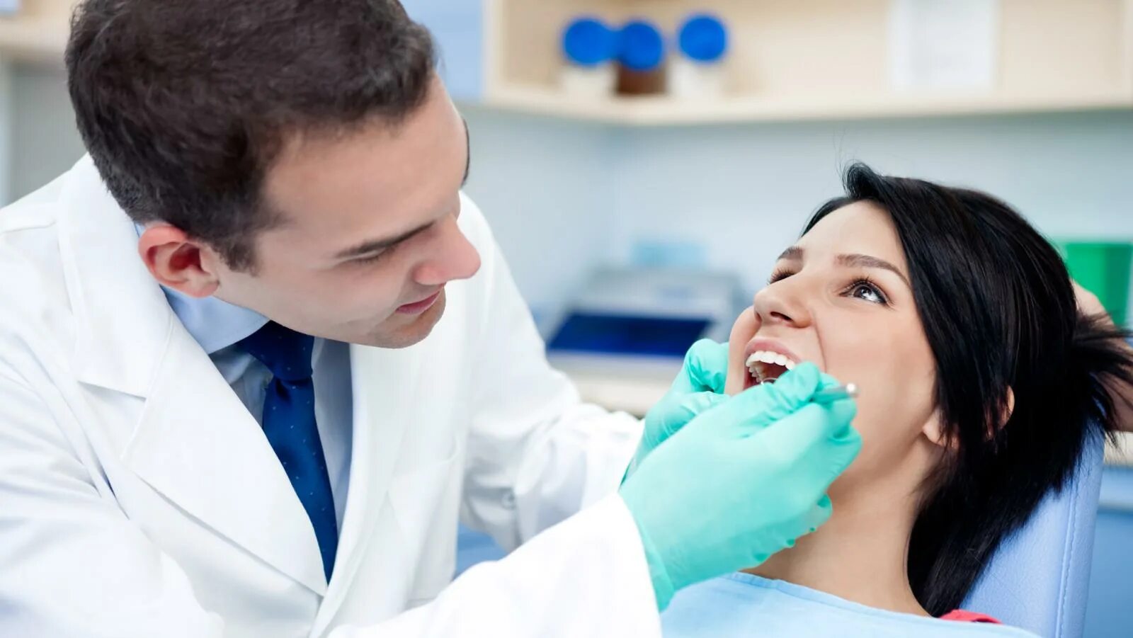 Стоматологического больного. Стоматолог и пациент. Прием у стоматолога. Осмотр стоматолога.