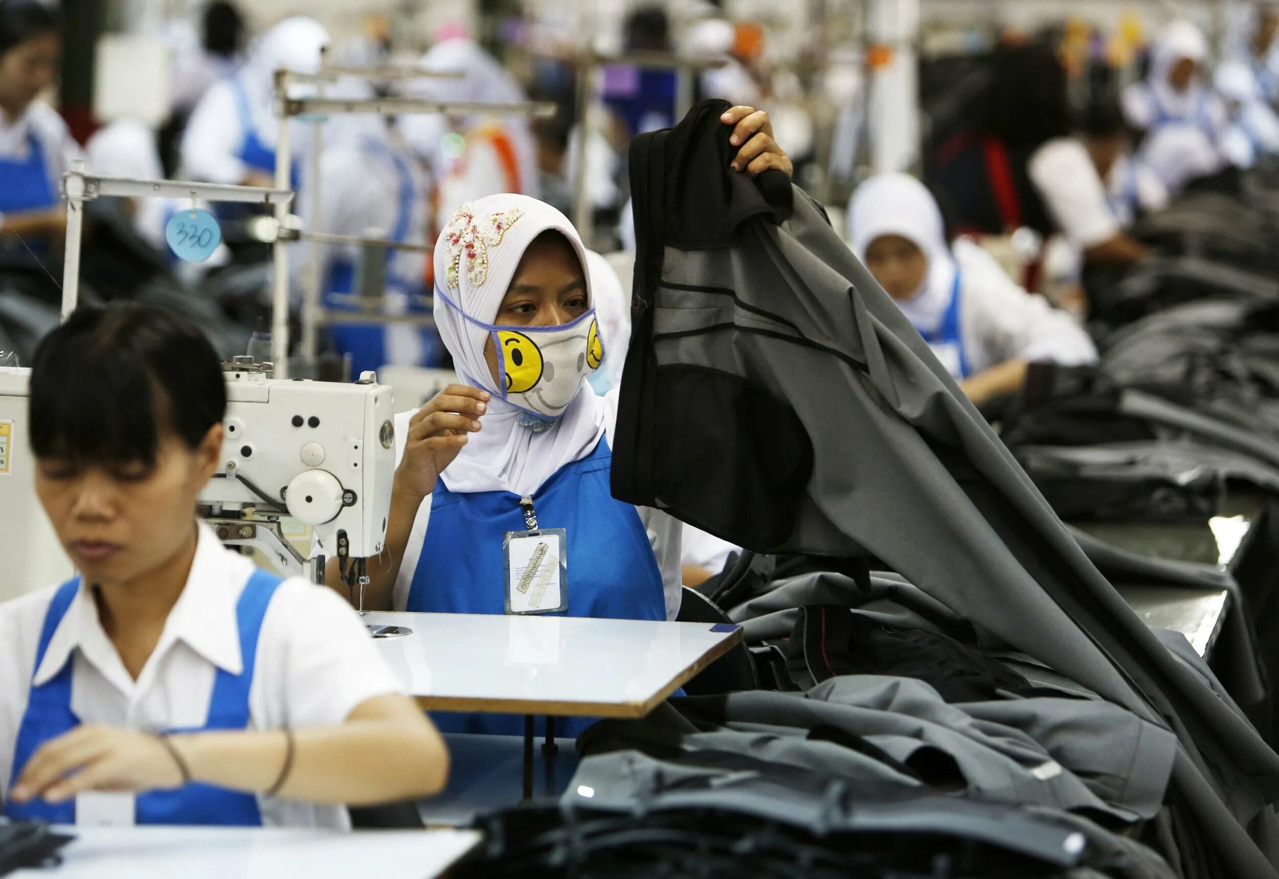 Промышленность Индонезии. Фабрики в Индонезии. Текстильная промышленность Индонезии. Сфера услуг Индонезии. Отрасли малайзии