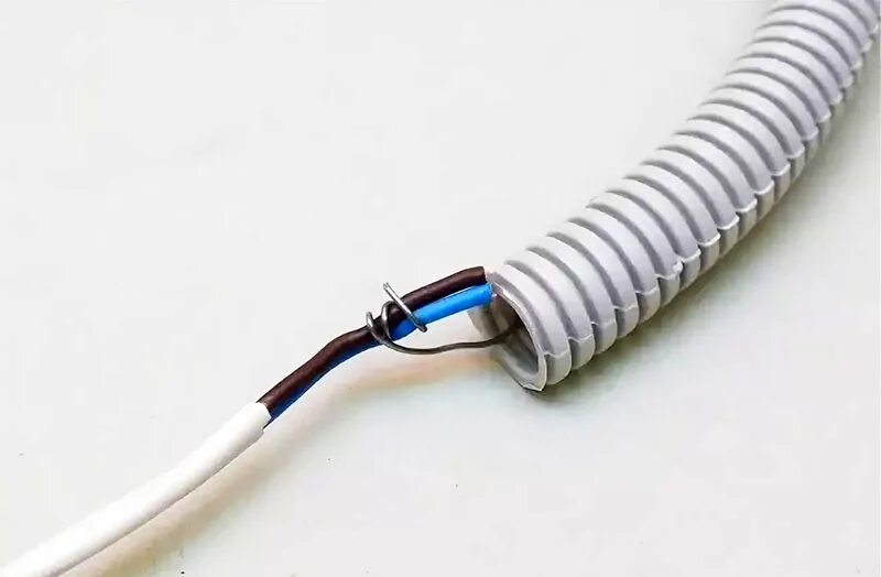 Кабель Нум в гофре. Протяжка кабеля в гофре. Электрическая протяжка для кабеля. Протяжка кабеля через гофру.