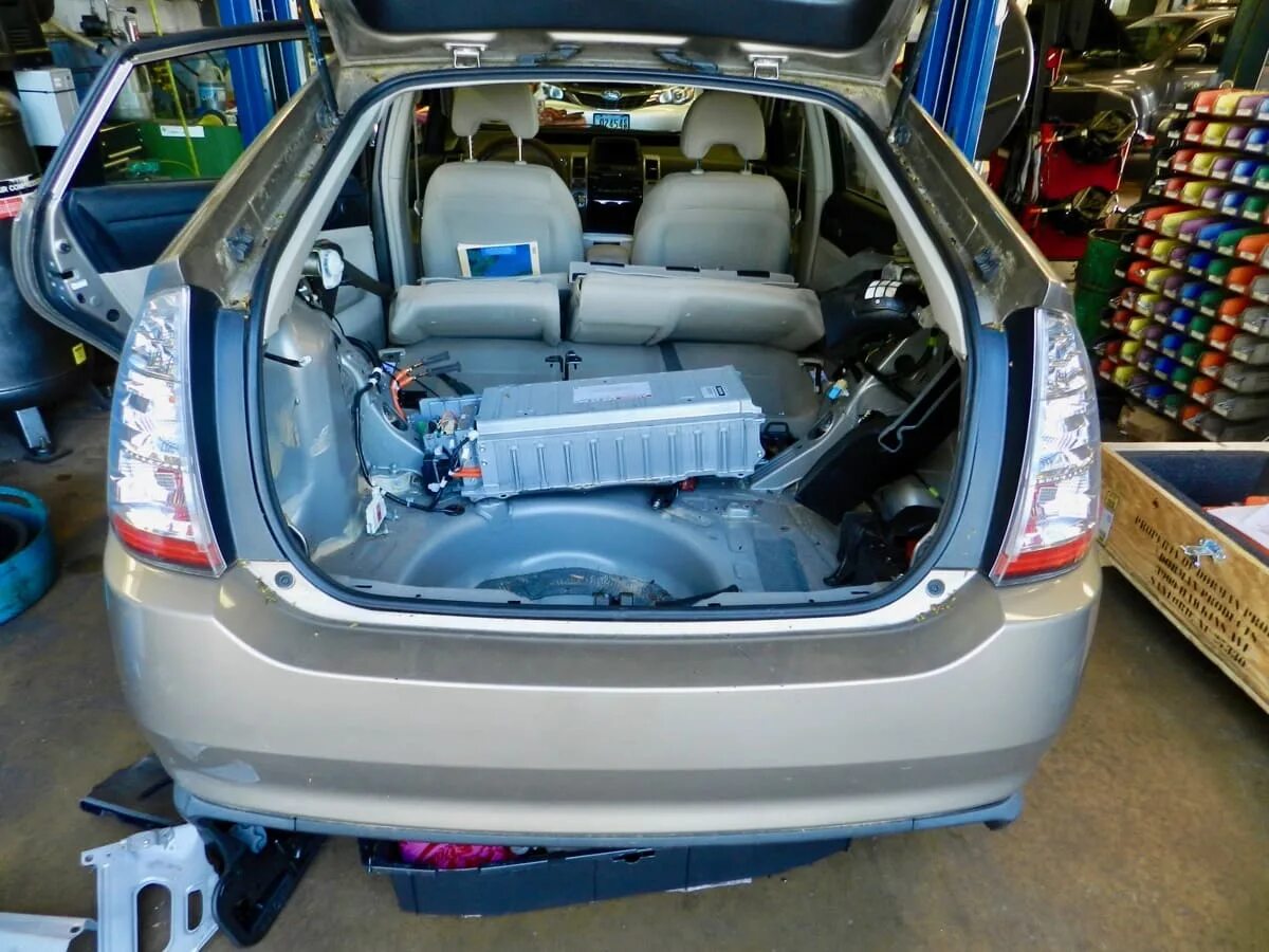 Гибрид селами. Toyota Prius Battery. Toyota Prius 20 Hybrid Battery. Тойота Приус гибрид батарея. Toyota Prius ППУ.