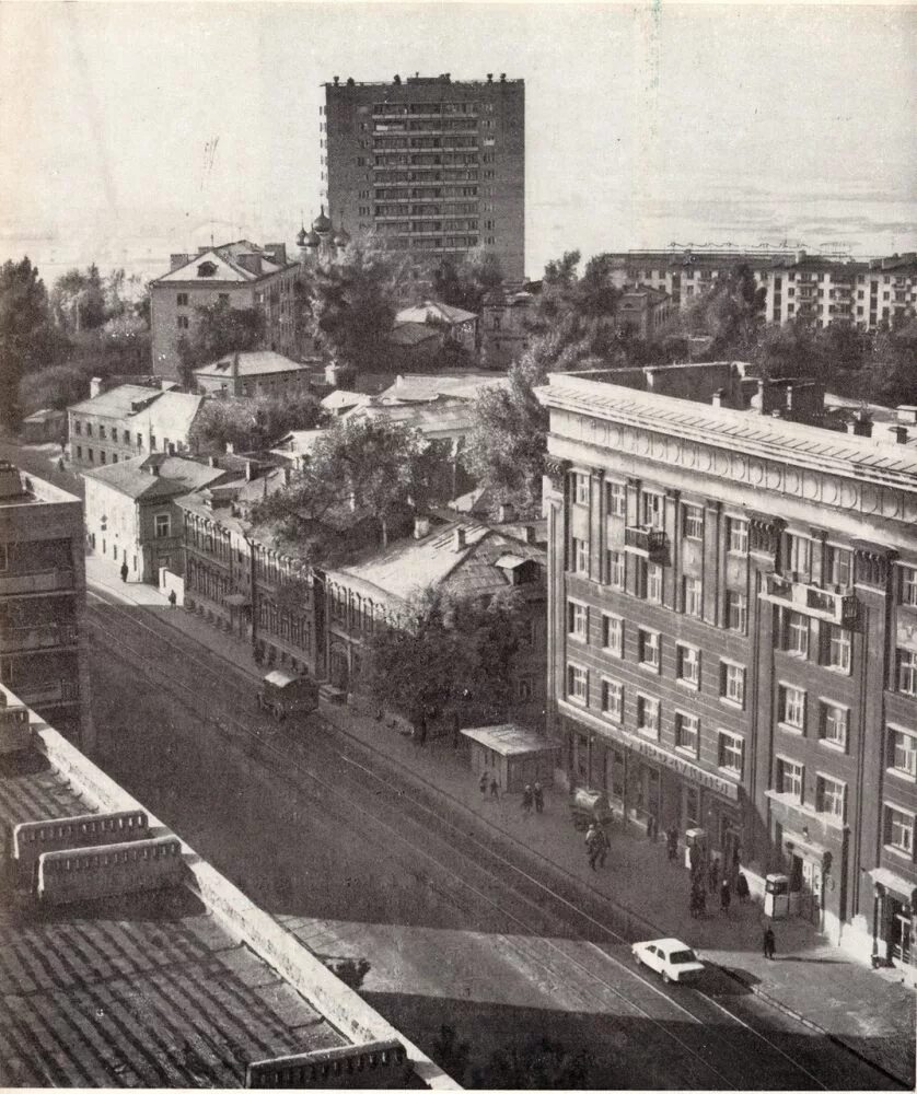 Над городом горьким текст. Над городом горьким. Весна в городе нижний новгород. Нижний новгород вид на стрелку. Собор в нижнем новгороде на набережной.