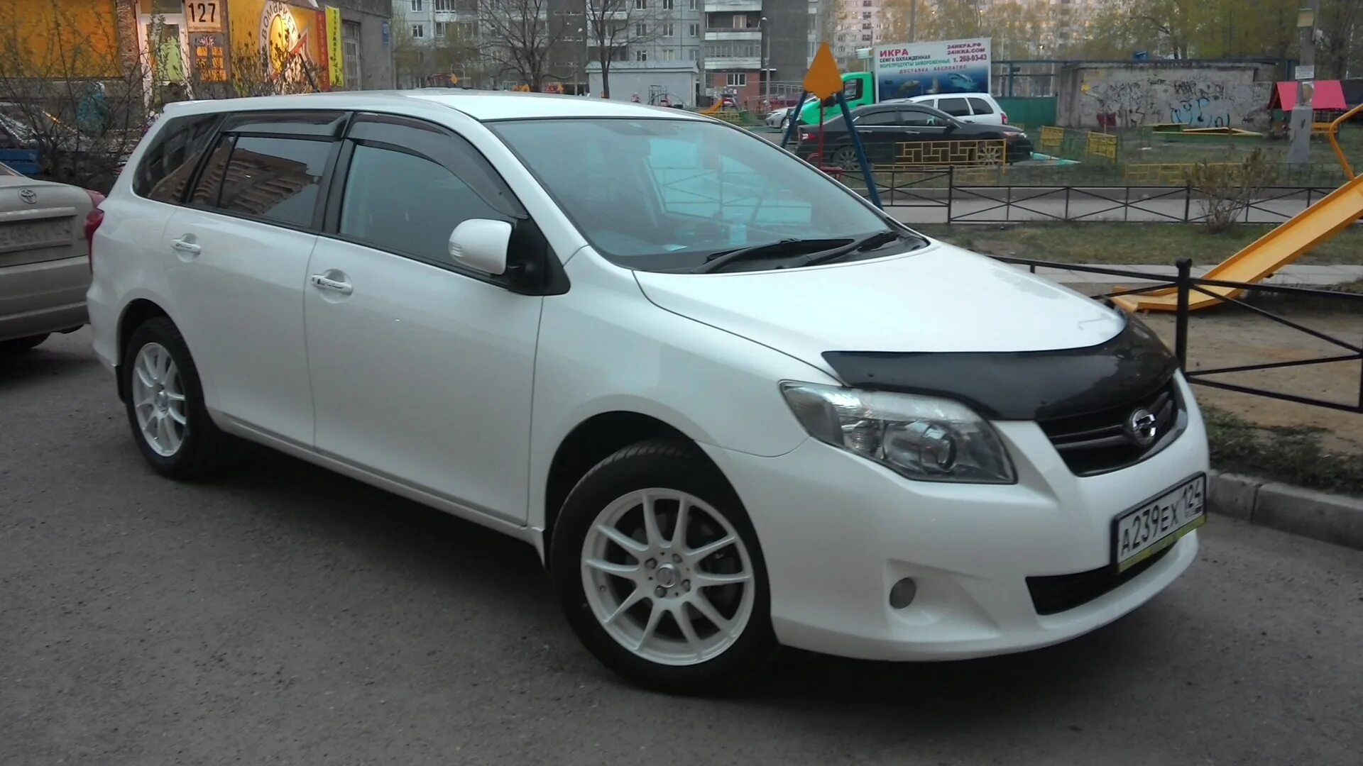 Купить филдер в хабаровске. Toyota Corolla Fielder 2010. Toyota Corolla Fielder 3 поколение. Тойота Филдер 2. Тойота Королла Филдер 2 поколение.