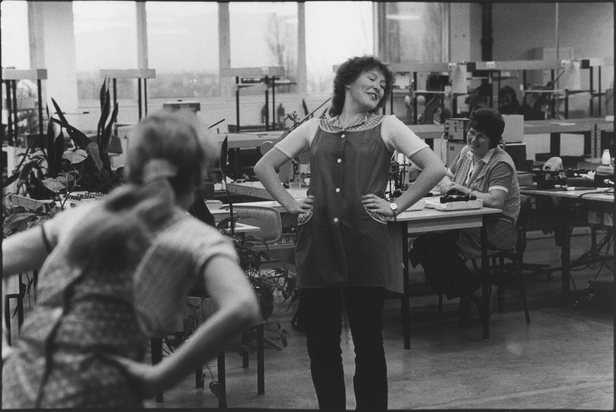 воронежская швейная фабрика работница. работа гдр. гдр ссср 70е. работа гдр. работа гдр.