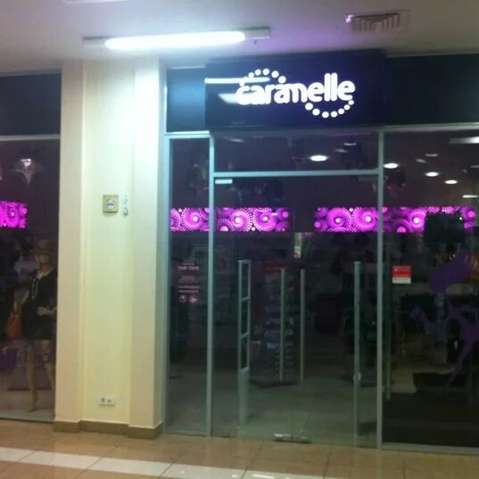 Костина 3 нижний новгород. Карамель нижний. Конфеты солярики карамель яшкино. Салон карамель нн челюскинцев. Конфеты сосательные клубника со сливками.