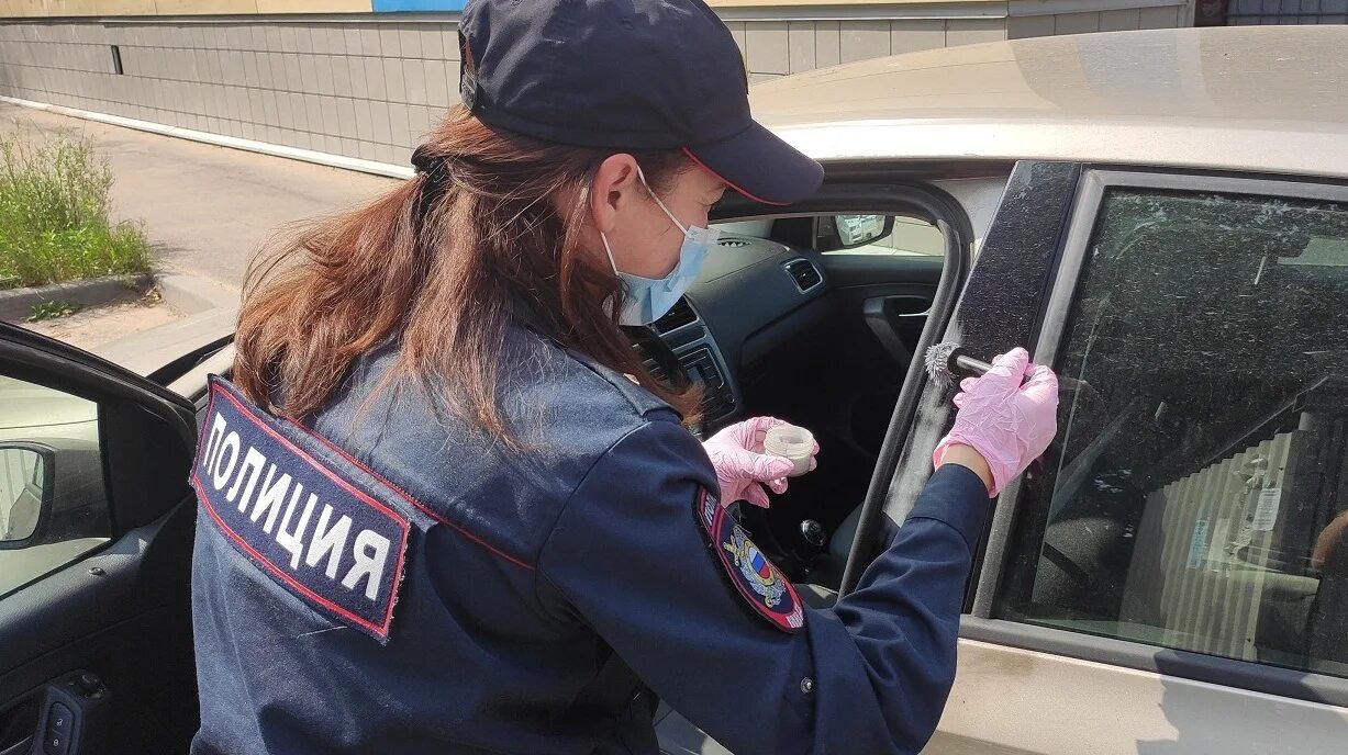 Угон полицейской машины. Угон автомобиля. Полиция задерживает преступника. Полицейский угнал автомобиль. Полицейский угнал автомобиль.