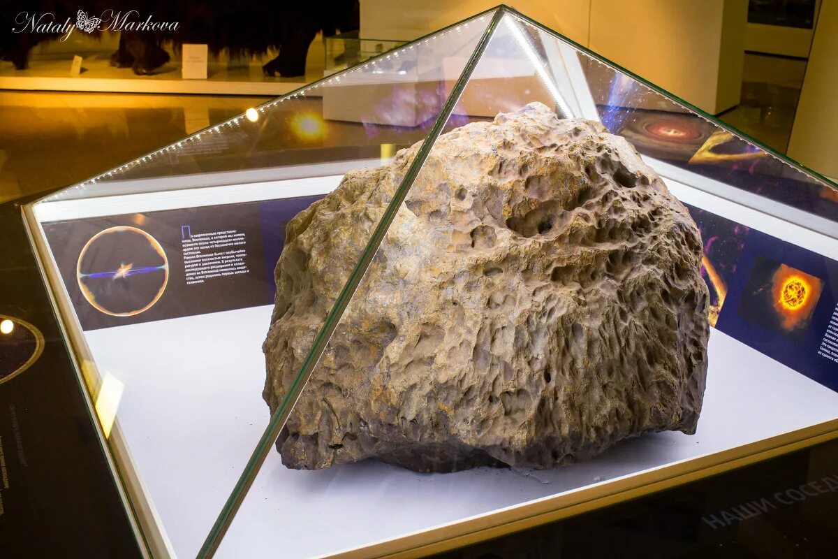 музей где метеорит. челябинский метеорит в музее. челябинский метеорит в музее. музей где метеорит. размер метеорита в челябинске.