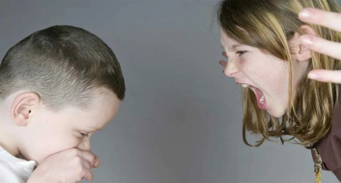 Бить ж девочкам. Бить ж девочкам. Бить ж девочкам. Бить ж девочкам. Детей бьют иллюстрация.