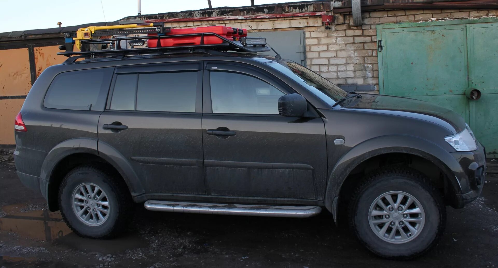 Багажник на крышу mitsubishi pajero sport 3. Багажник на крышу паджеро спорт. Mitsubishi pajero sport 1 багажник. Mitsubishi pajero экспедиционный багажник. Багажник на крышу паджеро спорт.