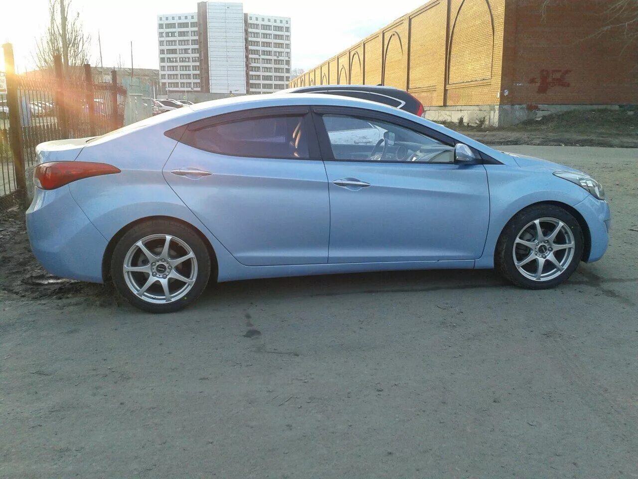 Диски элантра размер. 215/50 r17 солярис. hyundai avante m16. элантра на 17 дисках. аванта а 17.