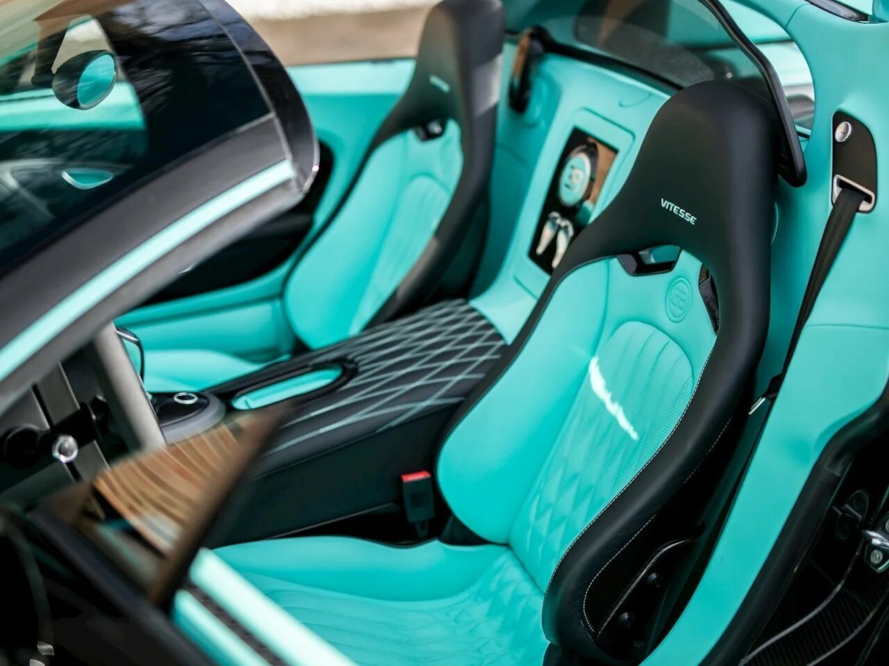 Машина тиффани. Бугатти Вейрон Тиффани. Bugatti Veyron Grand Sport Vitesse Tiffany. Бугатти цвет Тиффани. Бугатти 58.