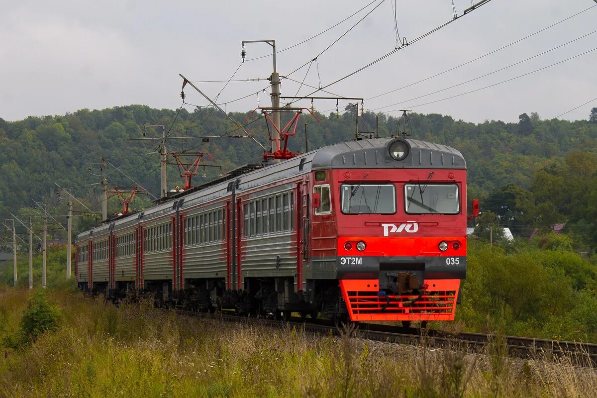 Расписание электричек балтийский вокзал. Станции электричек спб балтийский вокзал. Балтийский вокзал направления электричек. Машинист электропоезда эр2. Эт2м 035 торбино.