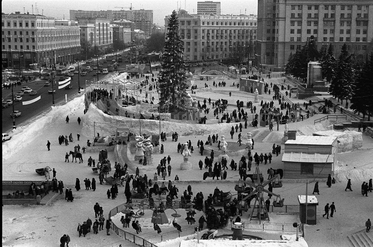 Зима 2000 года. Площадь революции Челябинск 1950. Площадь революции Челябинск. Площадь революции Челябинск 1970. Площадь революции СССР Челябинск.