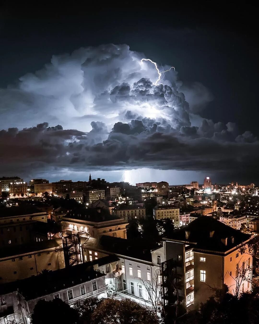 Звездное небо в городе. Рассвет в деревне. Природа вечер. Над тихим городом. Ранний вечер.