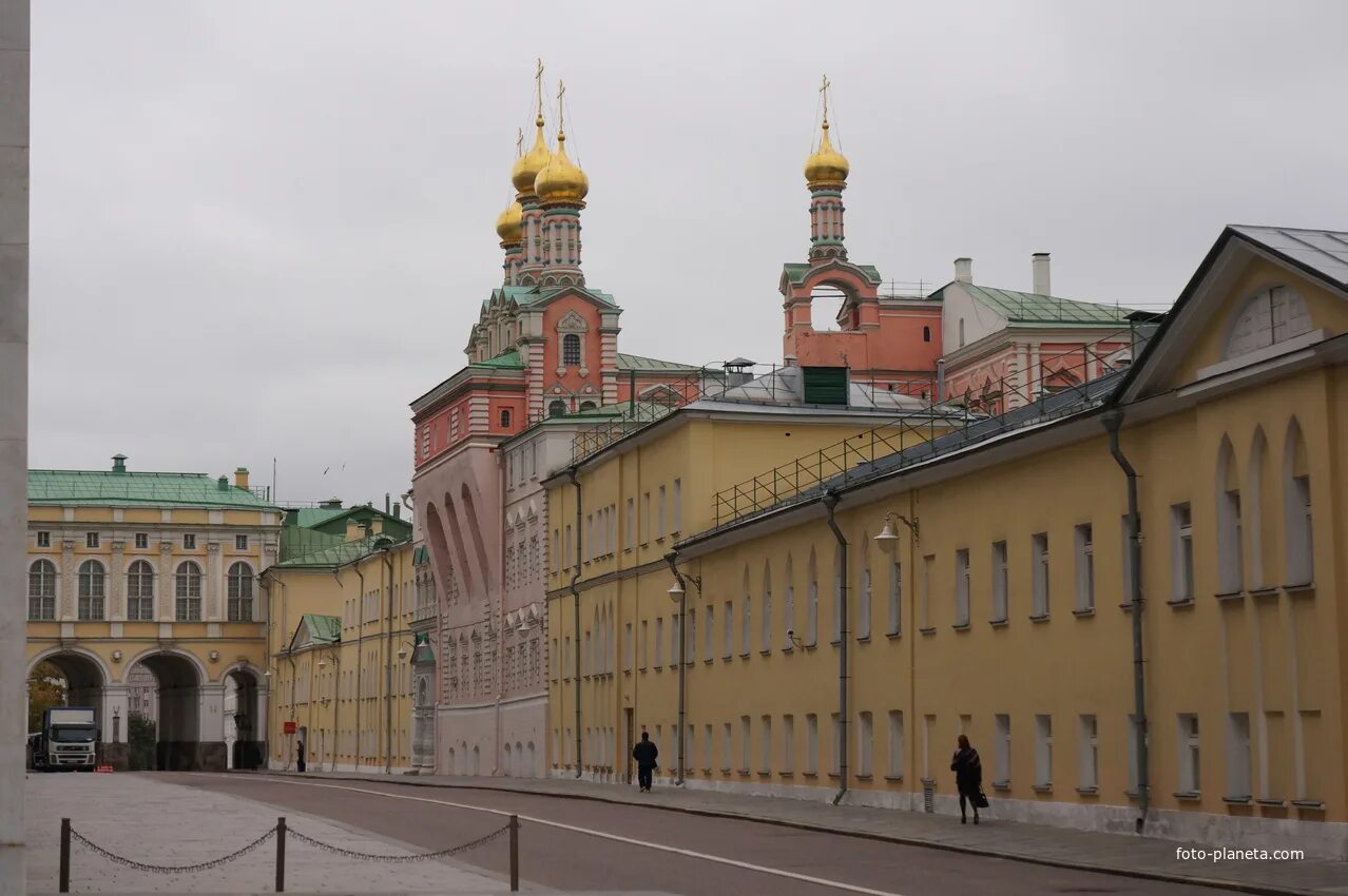 Потешный дворец. Потешный дворец московского кремля внутри. государственный музей-заповедник «московский кремль». храм похвалы богородицы московского кремля. потешный собор москва.
