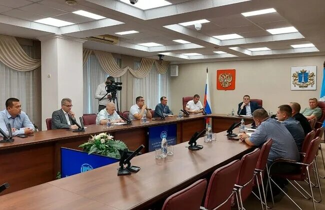 гоша воронин грядут приключения. обсудить 22. вице-губернатор свердловской области. главврач республиканской больницы коми. рукопожатие.