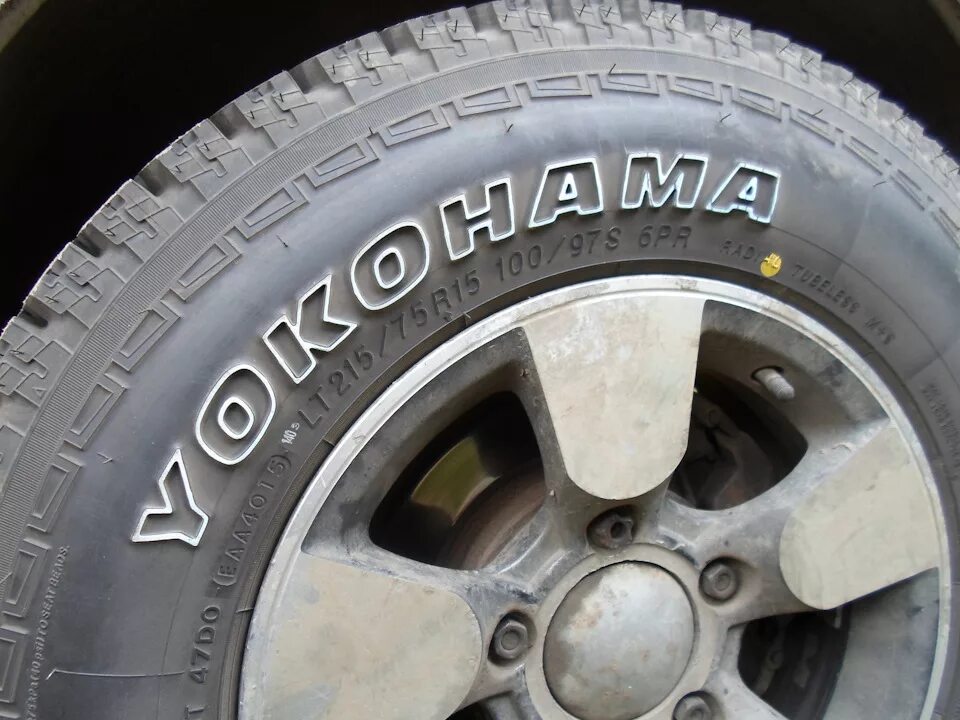 Yokohama Geolandar a/t g015 на ниву. Yokohama Geolandar 225/75/16 на Шевроле ниву. Йокогама геолендер АТ 215 75 15 Шевроле Нива. Yokohama Geolandar Нива Шевроле. Купить колеса 215 70