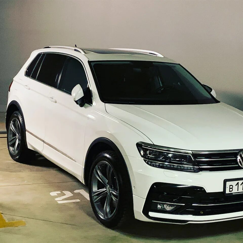 Фольксваген Тигуан 2019 спортлайн. VW Tiguan 2 VW Tiguan Sportline. Volkswagen Tiguan 2018 r line. Volkswagen Tiguan 2019 r line. Volkswagen 2019 купить