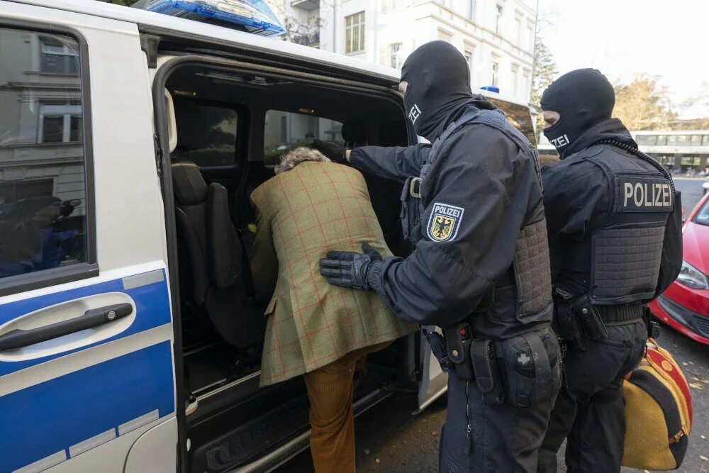 Полиция массово увольняются. Немецкая полиция.