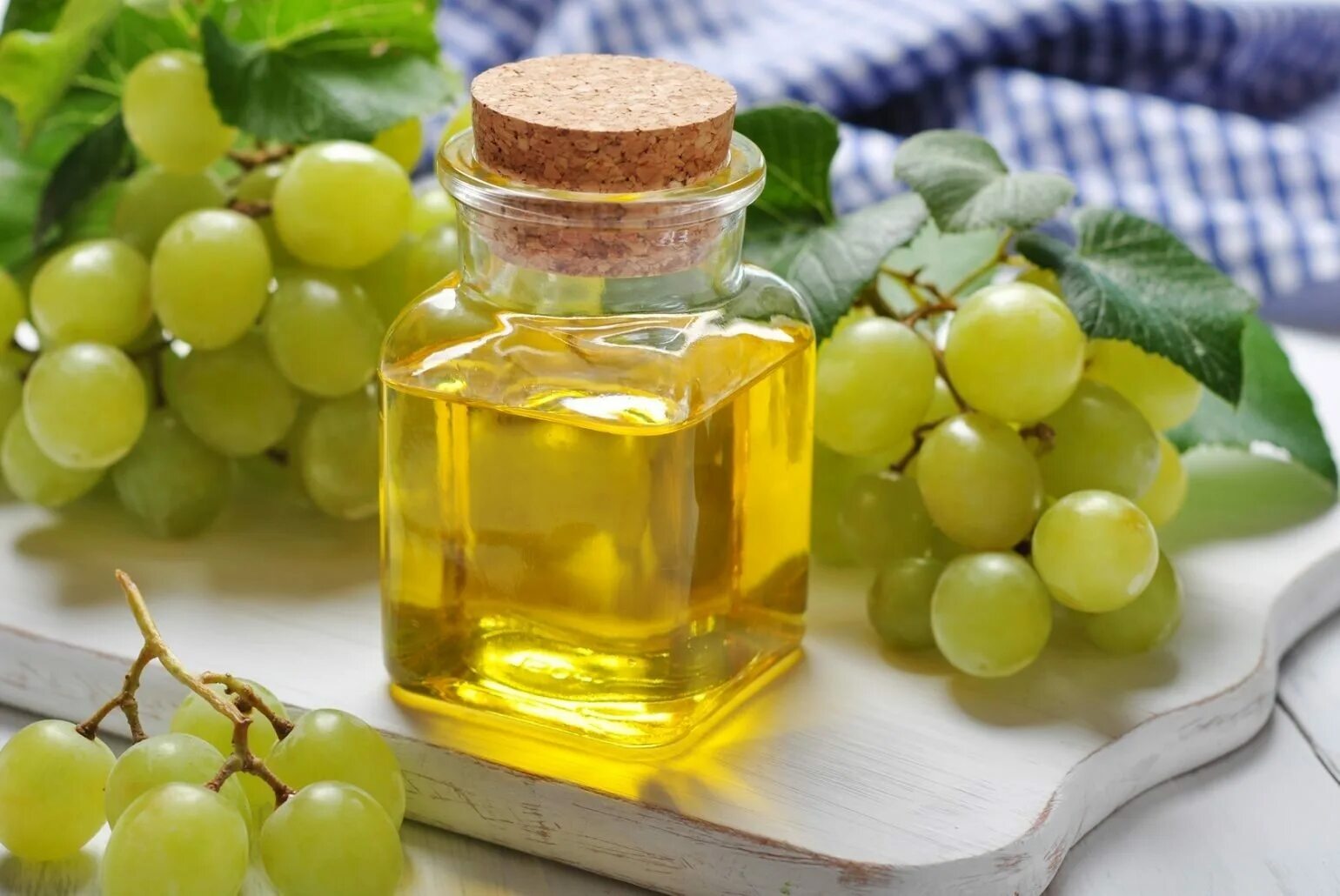 Масло из косточек винограда. Grape oil. Экстракт виноградных косточек. Масловиногражной косточки. Масло виноградной косточки косметическое grapeseed.