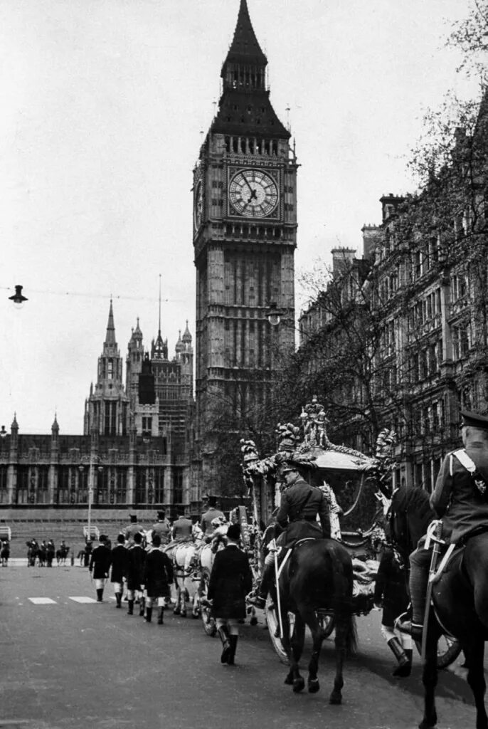 vintage everyday: London in The 1920s Old photos, Tower bridge, London
